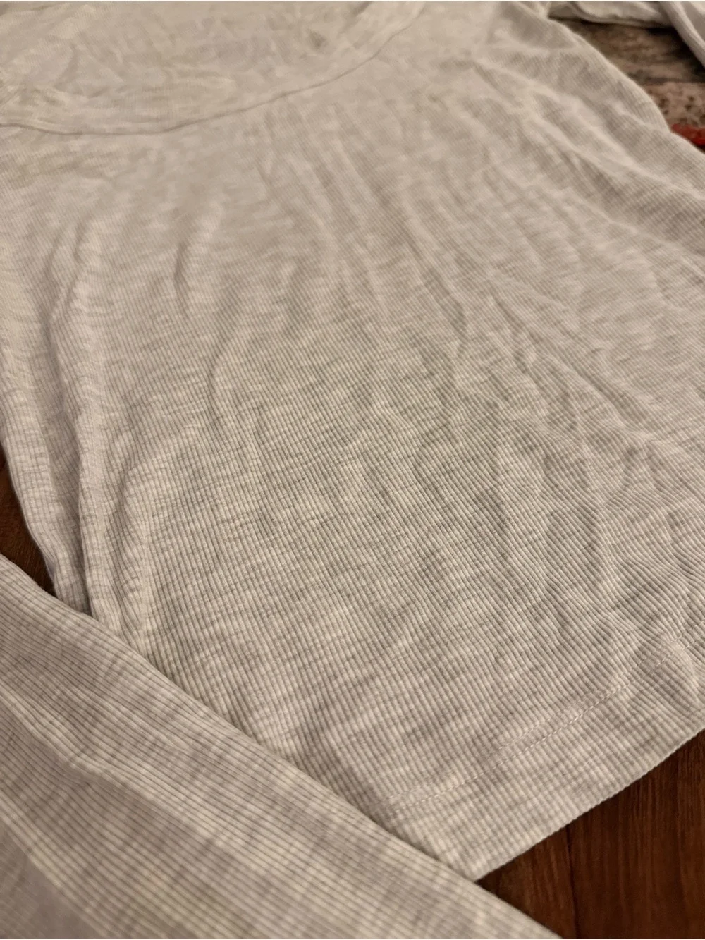 Vuori Heather Light Gray Scoop Neck Long Sleeve Tee - Picture 2 of 3